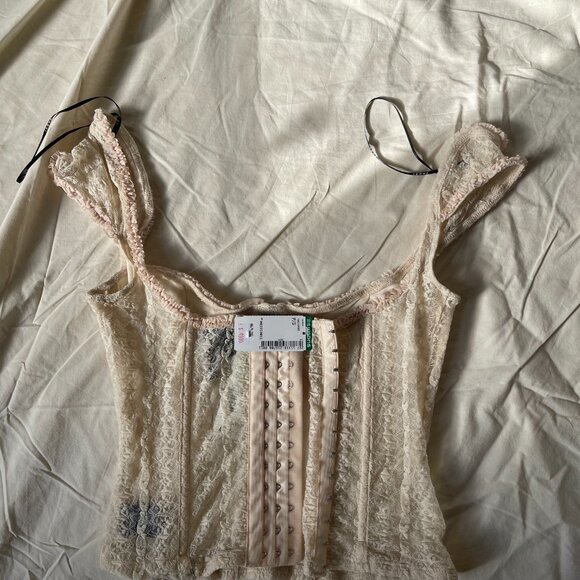 Elegant Cream Lace Women's Top - Picture 9 of 15